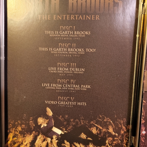 Collectors dvds Garth Brooks "The Entertainer" - Picture 3 of 6